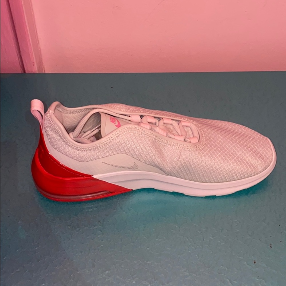 Women’s Nike Air Max Motion 2